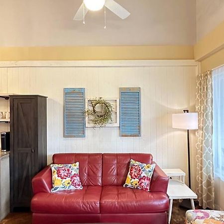 Haven At Hazel~Downtown Bungalow Demorest Екстериор снимка