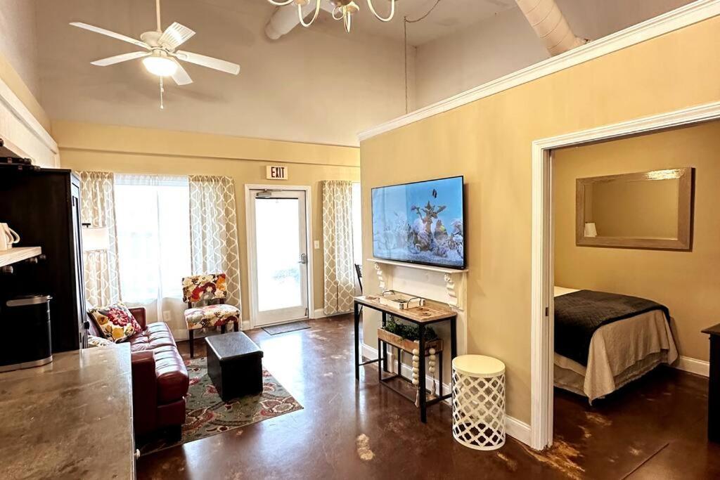 Haven At Hazel~Downtown Bungalow Demorest Екстериор снимка