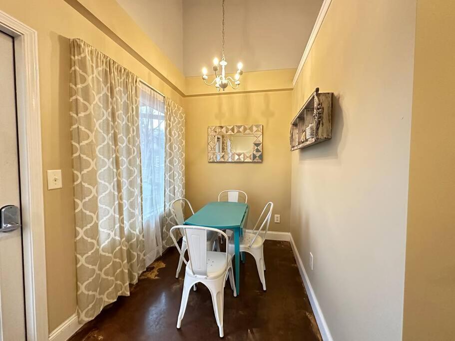 Haven At Hazel~Downtown Bungalow Demorest Екстериор снимка