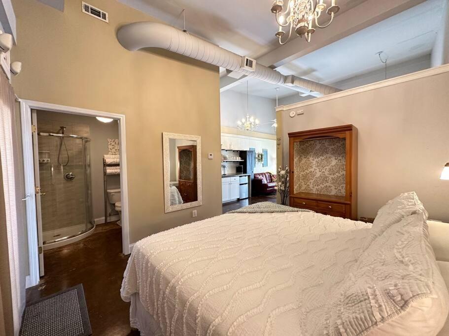 Haven At Hazel~Downtown Bungalow Demorest Екстериор снимка
