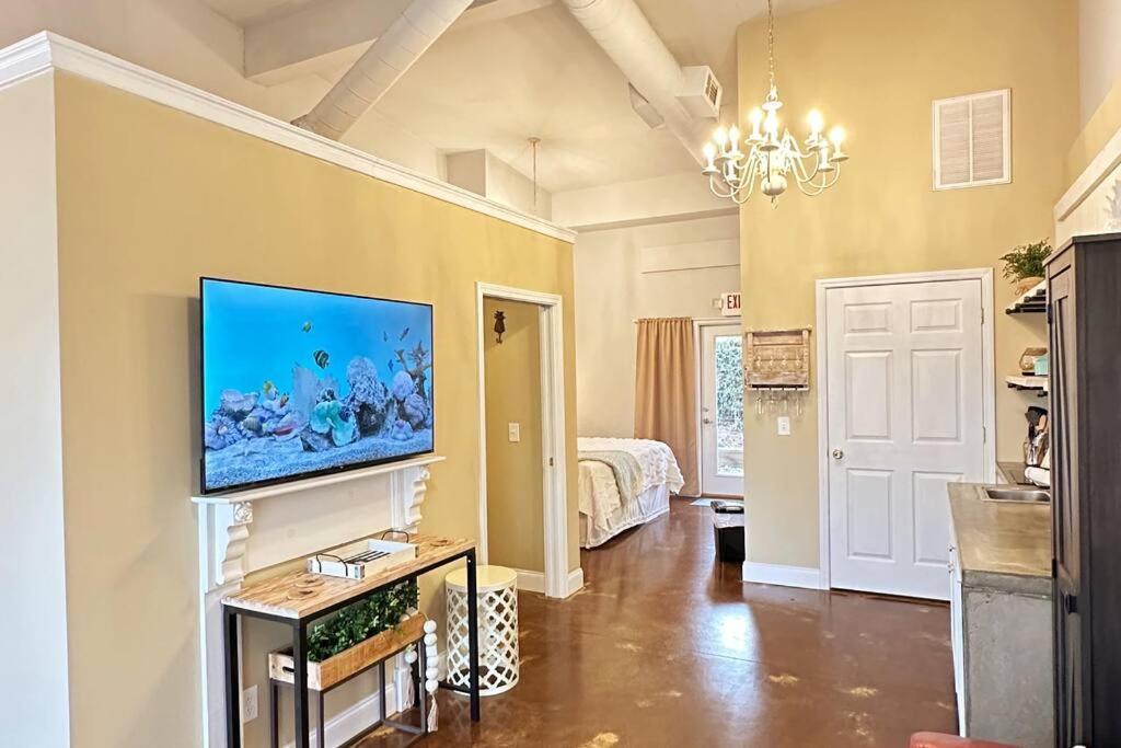 Haven At Hazel~Downtown Bungalow Demorest Екстериор снимка