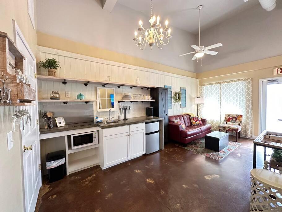 Haven At Hazel~Downtown Bungalow Demorest Екстериор снимка