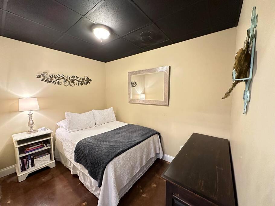 Haven At Hazel~Downtown Bungalow Demorest Екстериор снимка
