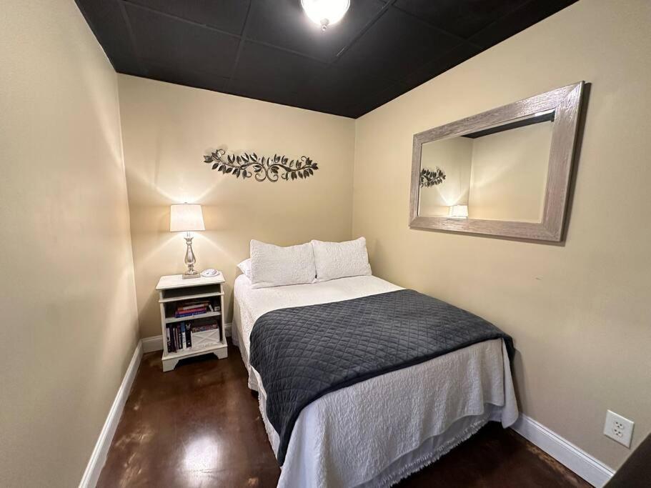 Haven At Hazel~Downtown Bungalow Demorest Екстериор снимка