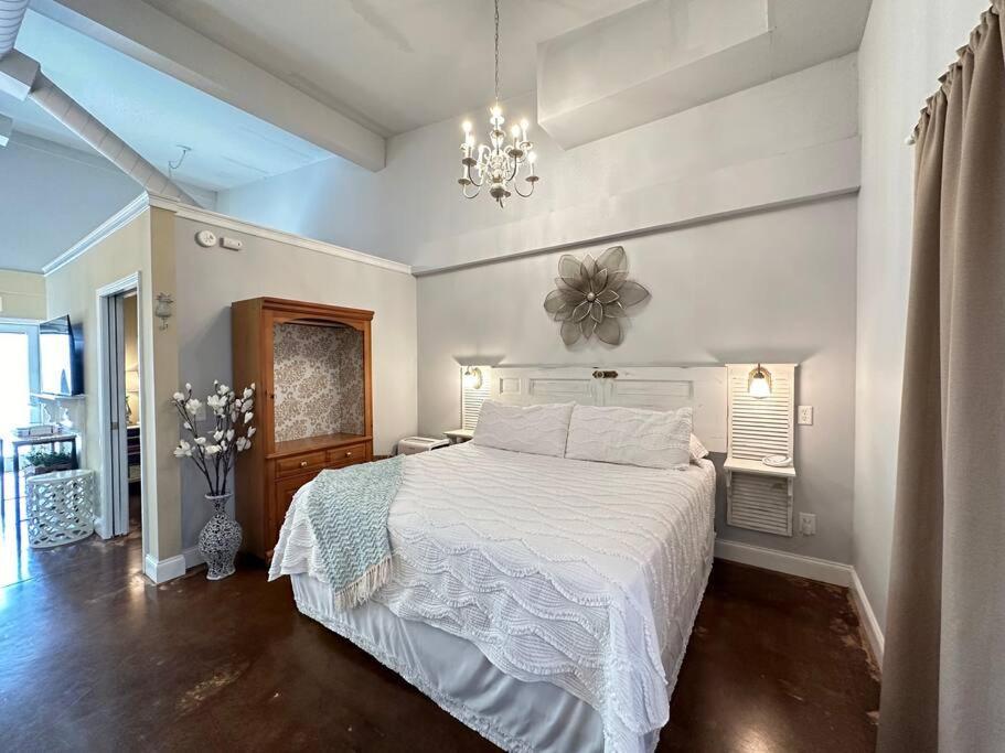 Haven At Hazel~Downtown Bungalow Demorest Екстериор снимка