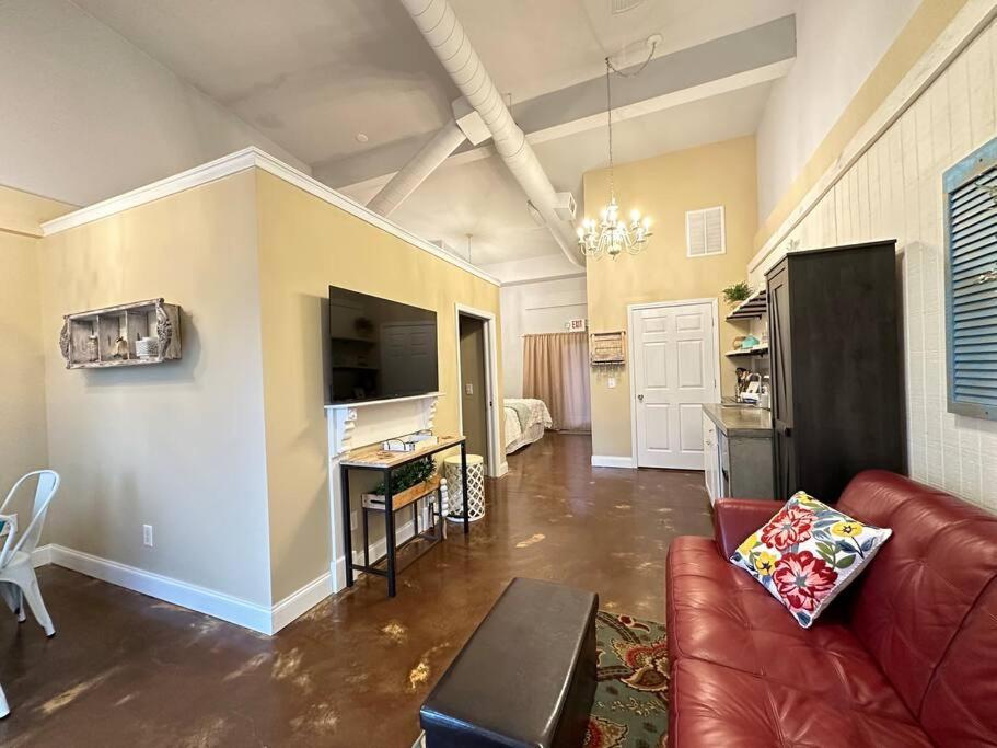 Haven At Hazel~Downtown Bungalow Demorest Екстериор снимка